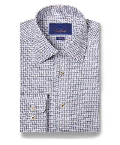 The David Donahue Chk TBSP10809464 men’s shirt by David Donahue features light blue and white houndstooth Pima cotton, a spread collar, front pocket, and classic barrel cuffs.